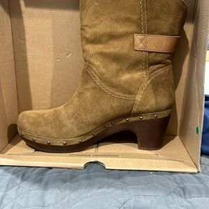 NWT UGG AMORET BOOTS